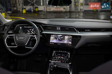 Внедорожник / Кроссовер Audi e-tron 2023 в 