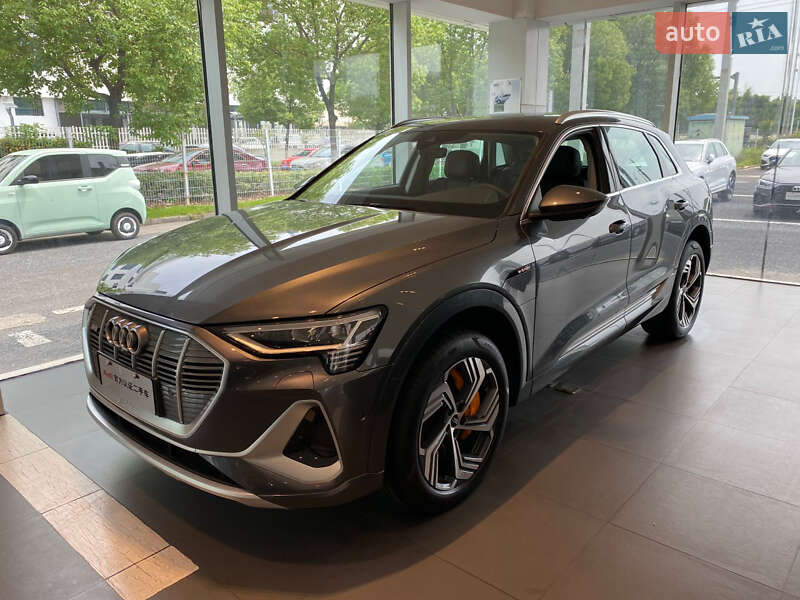 Внедорожник / Кроссовер Audi e-tron 2023 в 