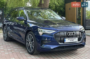 Внедорожник / Кроссовер Audi e-tron 2021 в 