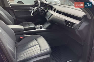 Внедорожник / Кроссовер Audi e-tron 2021 в 