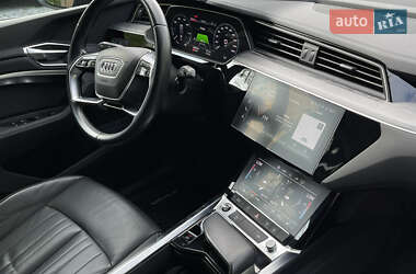 Внедорожник / Кроссовер Audi e-tron 2021 в 