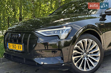 Внедорожник / Кроссовер Audi e-tron 2019 в 