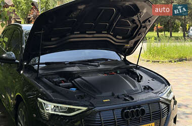 Внедорожник / Кроссовер Audi e-tron 2019 в 