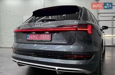 Внедорожник / Кроссовер Audi e-tron 2021 в 