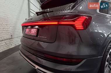 Внедорожник / Кроссовер Audi e-tron 2021 в 
