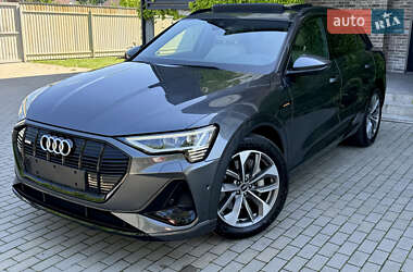 Внедорожник / Кроссовер Audi e-tron 2021 в 