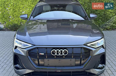Внедорожник / Кроссовер Audi e-tron 2021 в 