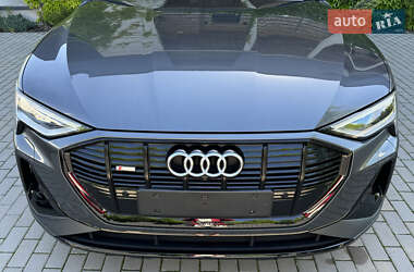 Внедорожник / Кроссовер Audi e-tron 2021 в 