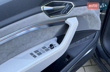 Внедорожник / Кроссовер Audi e-tron 2021 в 