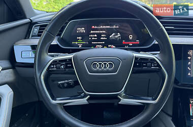 Внедорожник / Кроссовер Audi e-tron 2021 в 