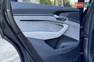 Внедорожник / Кроссовер Audi e-tron 2021 в 