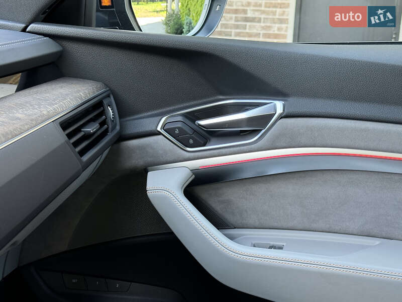 Внедорожник / Кроссовер Audi e-tron 2021 в Киеве фото 137 Внедорожник / Кроссовер Audi e-tron 2021 в Киеве