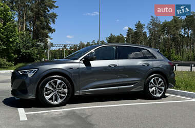 Внедорожник / Кроссовер Audi e-tron 2021 в 