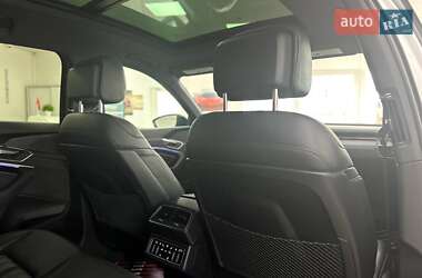 Позашляховик / Кросовер Audi e-tron 2022 в 