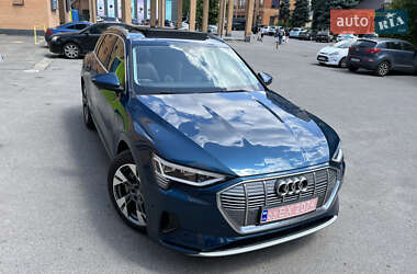Внедорожник / Кроссовер Audi e-tron 2020 в 