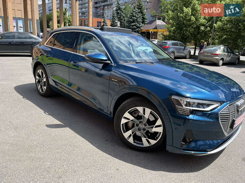 Внедорожник / Кроссовер Audi e-tron 2020 в 