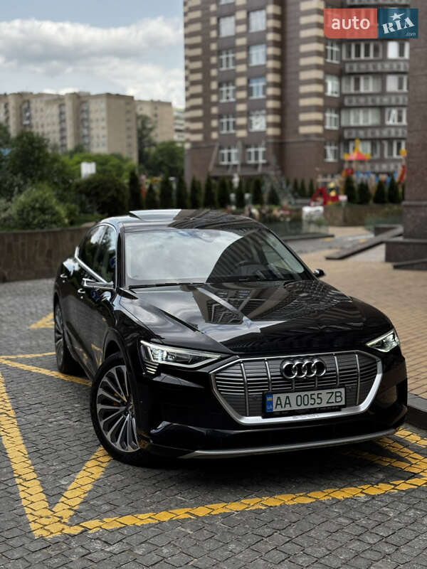 Внедорожник / Кроссовер Audi e-tron 2020 в 