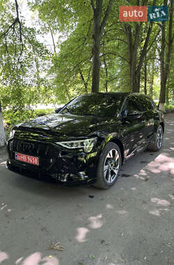 Позашляховик / Кросовер Audi e-tron 2020 в 