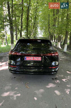 Позашляховик / Кросовер Audi e-tron 2020 в 