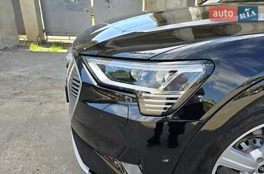 Внедорожник / Кроссовер Audi e-tron 2020 в 