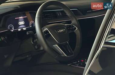 Внедорожник / Кроссовер Audi e-tron 2022 в 