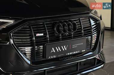 Внедорожник / Кроссовер Audi e-tron 2022 в 
