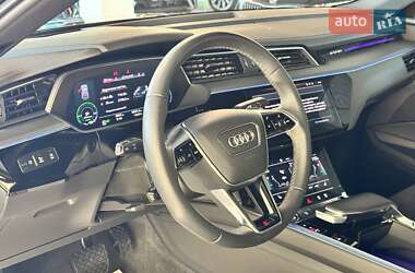 Внедорожник / Кроссовер Audi e-tron 2022 в 
