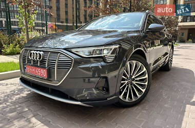Внедорожник / Кроссовер Audi e-tron 2021 в 