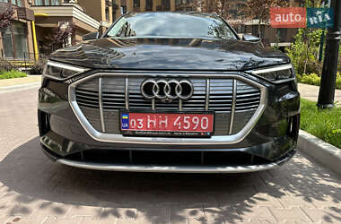 Внедорожник / Кроссовер Audi e-tron 2021 в 