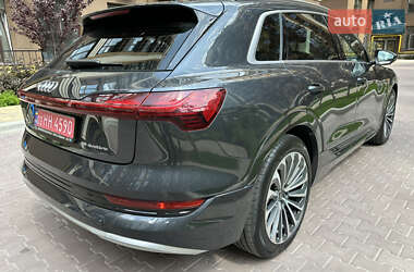 Внедорожник / Кроссовер Audi e-tron 2021 в 