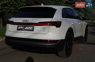 Внедорожник / Кроссовер Audi e-tron 2022 в 