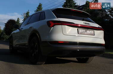 Внедорожник / Кроссовер Audi e-tron 2022 в 