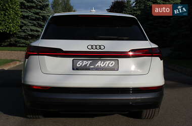 Внедорожник / Кроссовер Audi e-tron 2022 в 