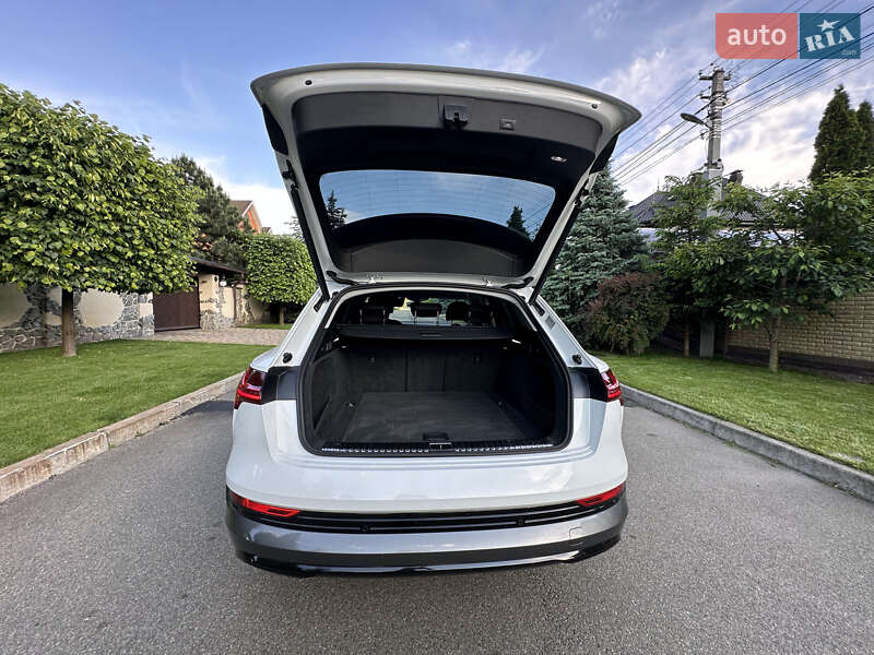 Внедорожник / Кроссовер Audi e-tron 2022 в Киеве