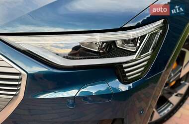 Внедорожник / Кроссовер Audi e-tron 2022 в 