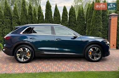 Внедорожник / Кроссовер Audi e-tron 2022 в 