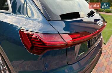 Внедорожник / Кроссовер Audi e-tron 2022 в 