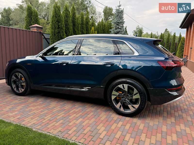 Внедорожник / Кроссовер Audi e-tron 2022 в Киеве