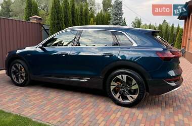 Внедорожник / Кроссовер Audi e-tron 2022 в 