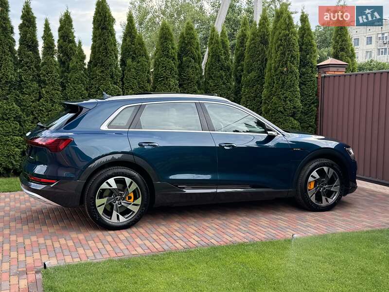 Внедорожник / Кроссовер Audi e-tron 2022 в Киеве
