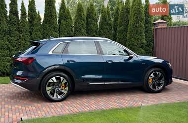 Внедорожник / Кроссовер Audi e-tron 2022 в 