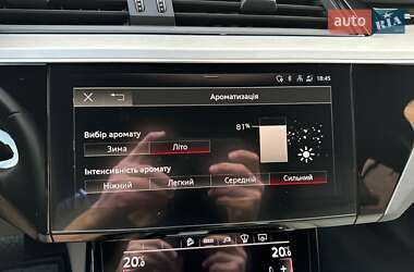 Внедорожник / Кроссовер Audi e-tron 2022 в 