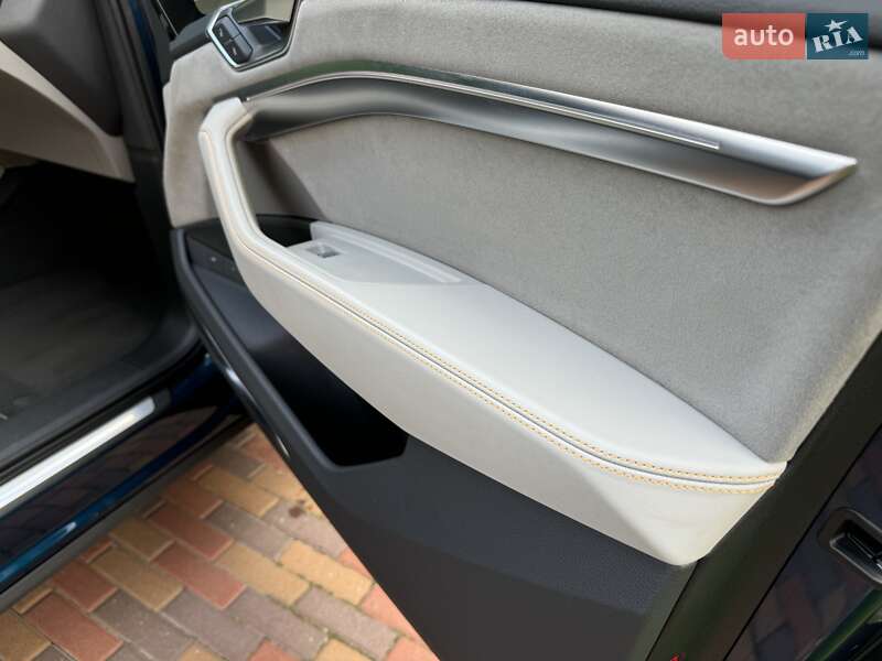 Внедорожник / Кроссовер Audi e-tron 2022 в Киеве