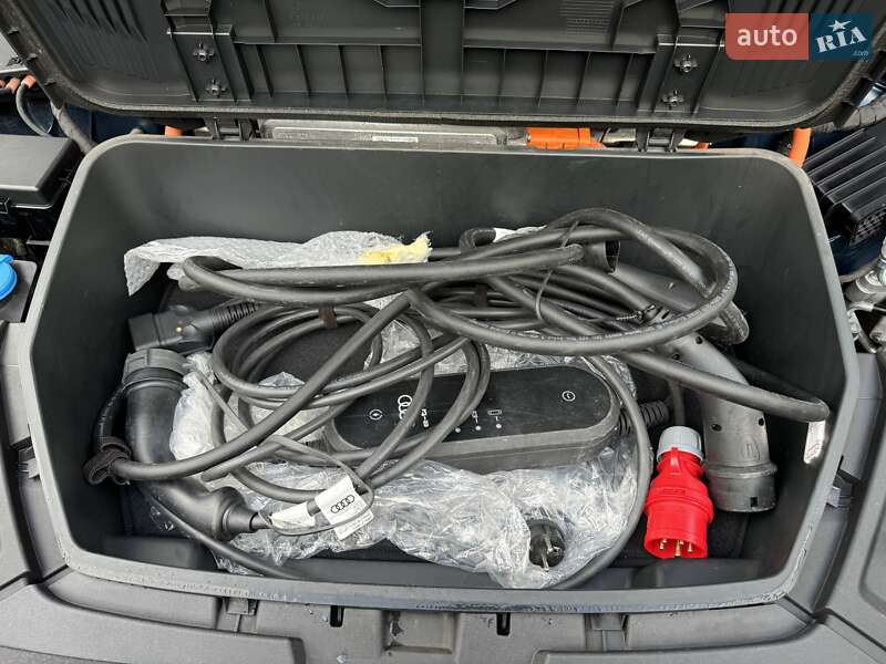 Внедорожник / Кроссовер Audi e-tron 2022 в Киеве