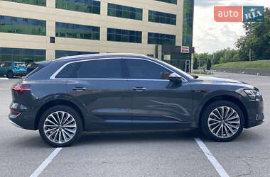 Внедорожник / Кроссовер Audi e-tron 2019 в 
