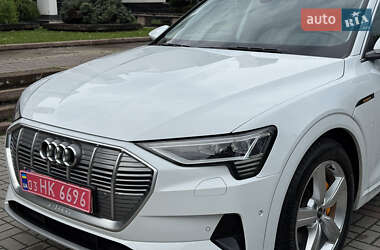 Позашляховик / Кросовер Audi e-tron 2021 в 