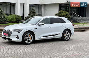 Позашляховик / Кросовер Audi e-tron 2021 в 