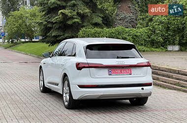 Позашляховик / Кросовер Audi e-tron 2021 в 