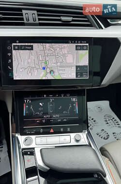 Позашляховик / Кросовер Audi e-tron 2021 в 