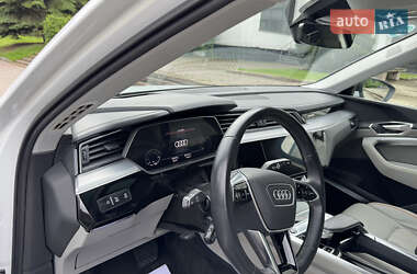 Позашляховик / Кросовер Audi e-tron 2021 в 